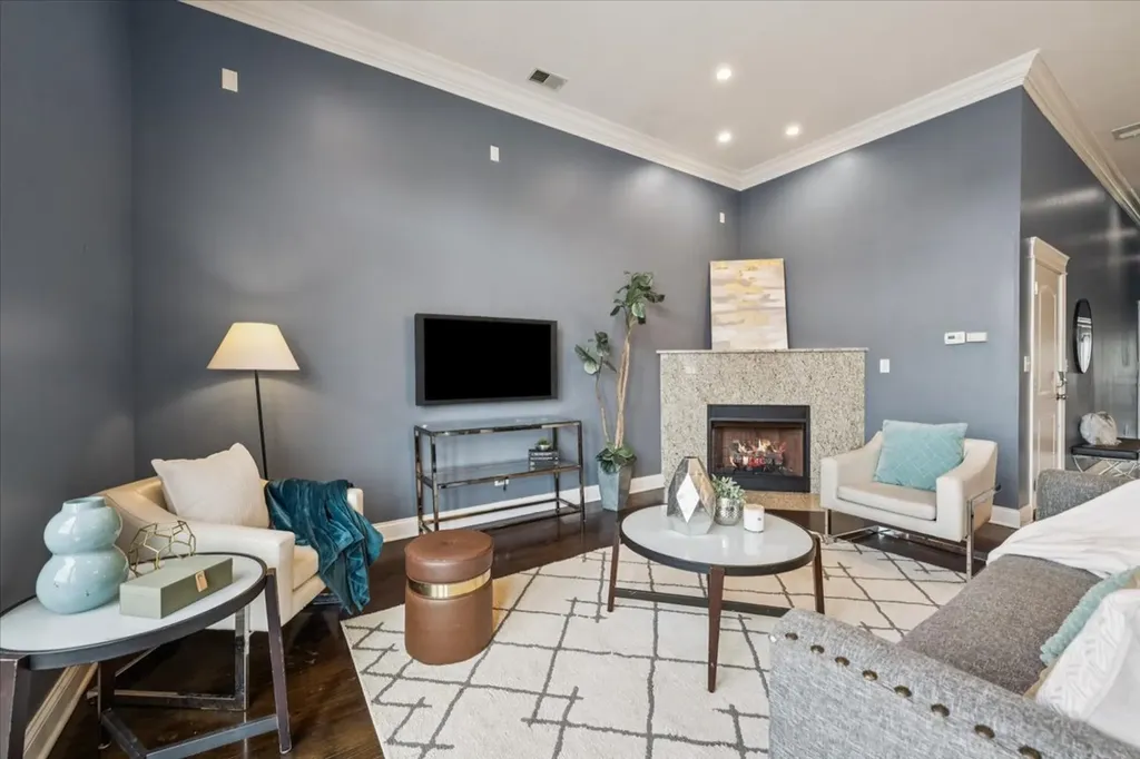 1423 West Belmont Avenue Chicago IL 60657