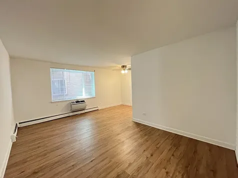 516 West Melrose Street Chicago IL 60657