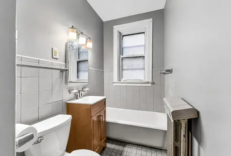 6815 South Crandon Avenue Chicago IL 60649
