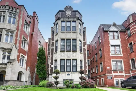 6815 South Crandon Avenue Chicago IL 60649