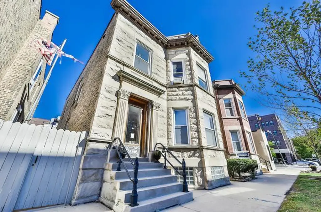 1610 West Waveland Avenue Chicago IL 60613