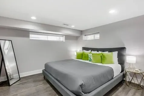 1610 West Waveland Avenue Chicago IL 60613