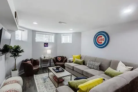 1610 West Waveland Avenue Chicago IL 60613