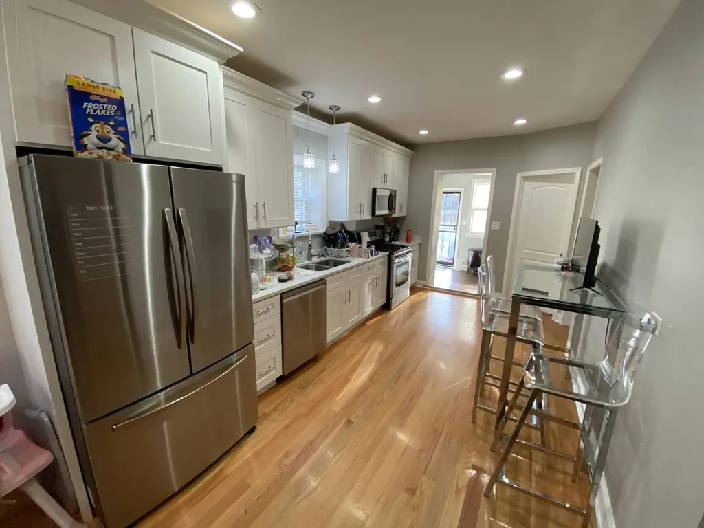 8136 South Luella Avenue Chicago IL 60617