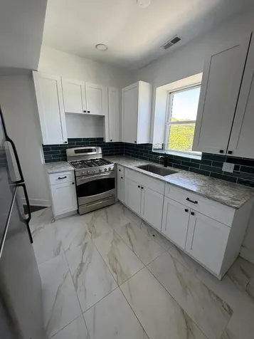 6915 South Peoria Street Chicago IL 60621