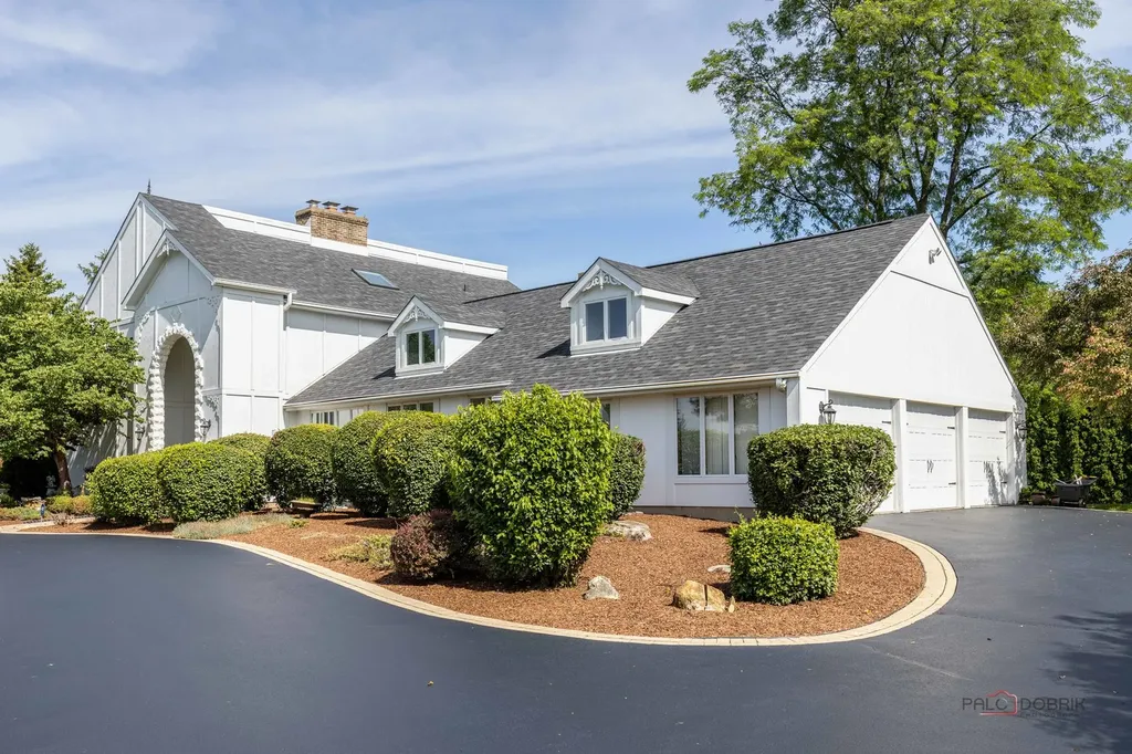 11 Lake View Road Hawthorn Woods IL 60047