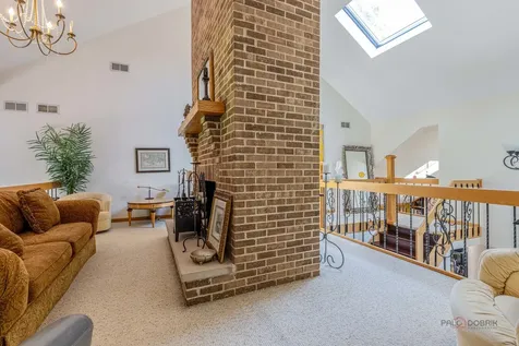 11 Lake View Road Hawthorn Woods IL 60047