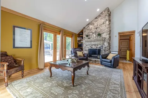 11 Lake View Road Hawthorn Woods IL 60047