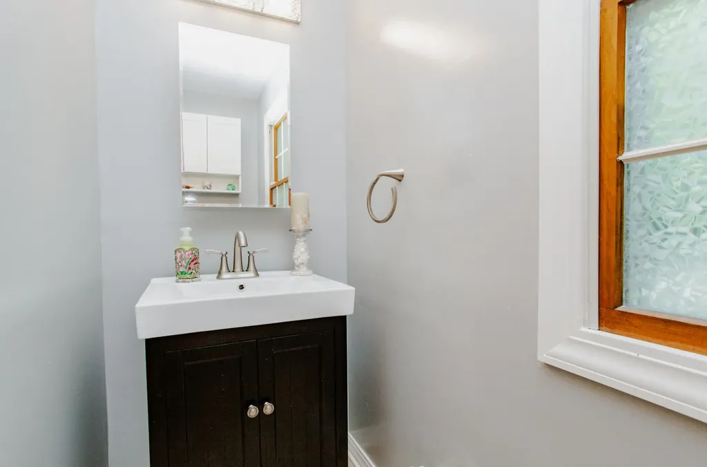 722 North Mavis Lane Addison IL 60101