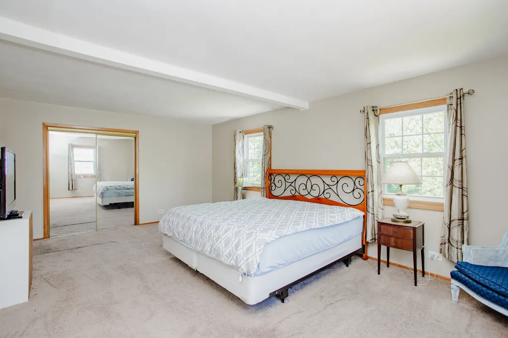 722 North Mavis Lane Addison IL 60101