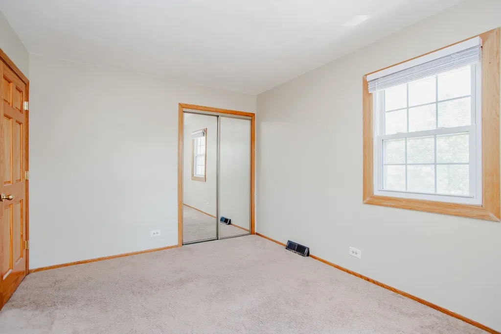 722 North Mavis Lane Addison IL 60101