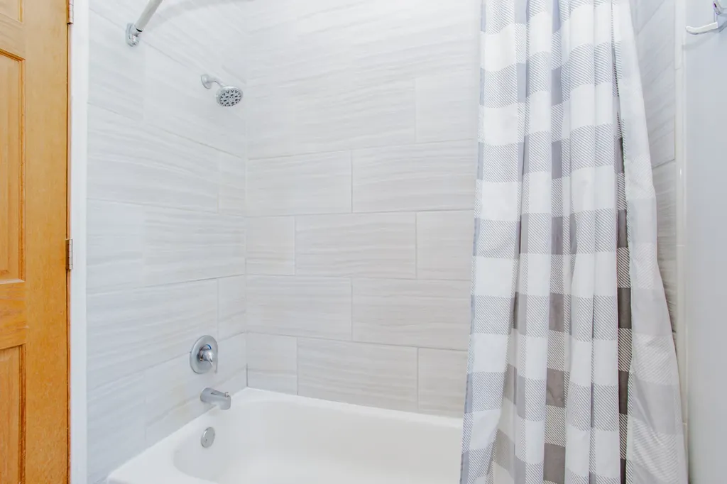 722 North Mavis Lane Addison IL 60101