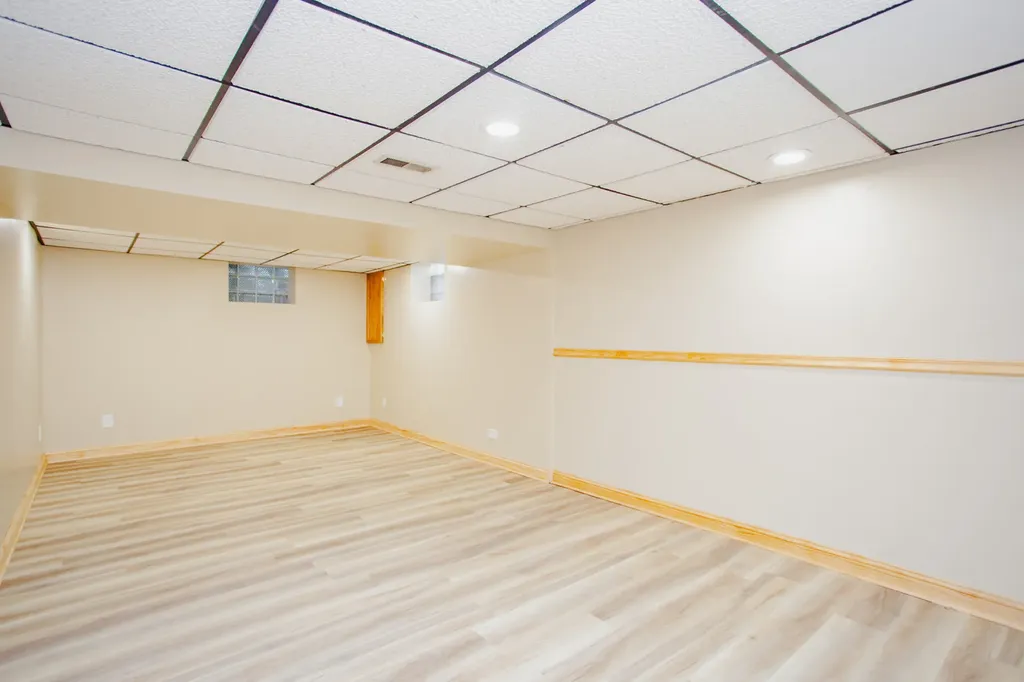 722 North Mavis Lane Addison IL 60101