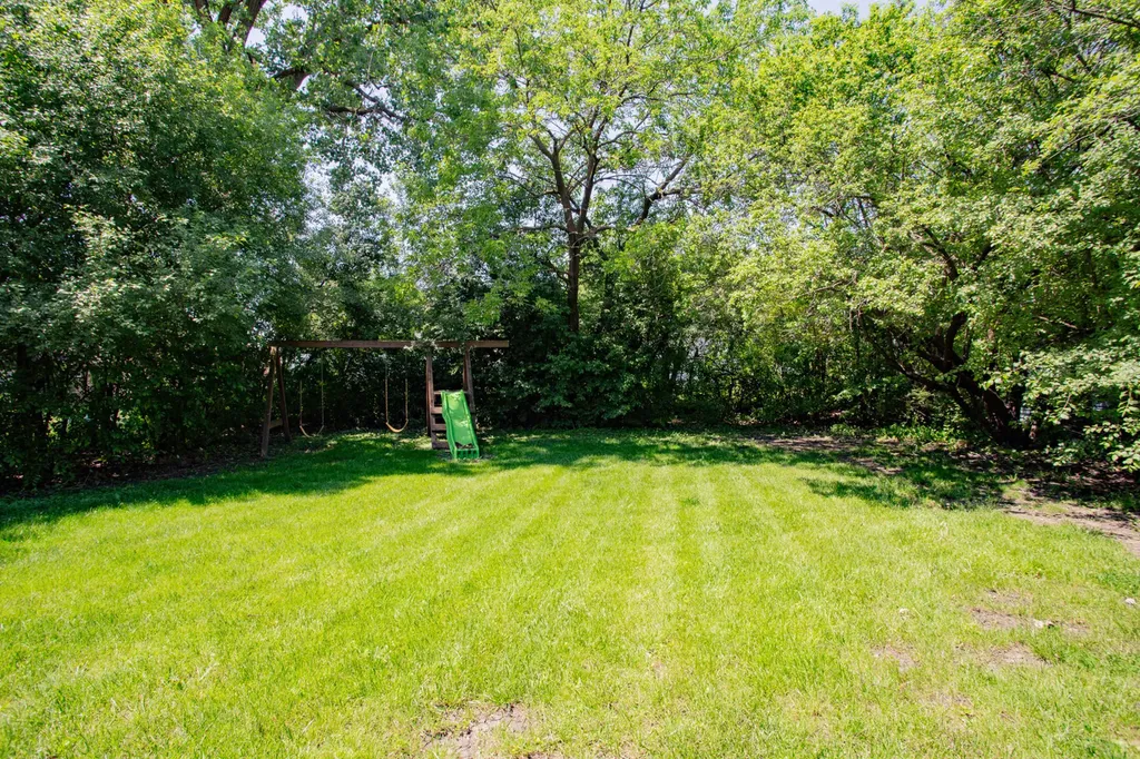 722 North Mavis Lane Addison IL 60101