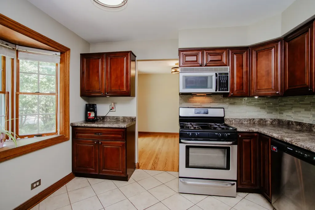 722 North Mavis Lane Addison IL 60101