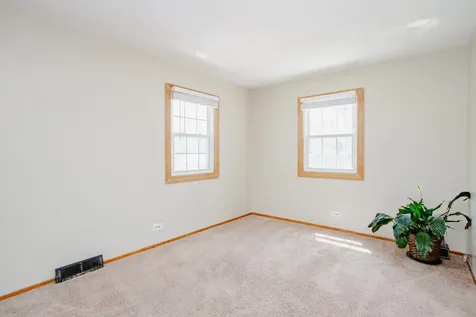 722 North Mavis Lane Addison IL 60101