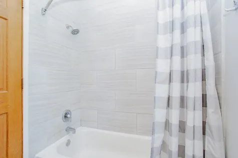 722 North Mavis Lane Addison IL 60101