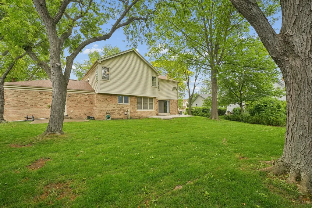 837 Heatherstone Drive Schaumburg IL 60173