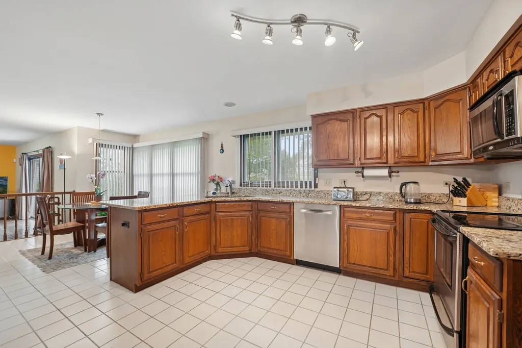 837 Heatherstone Drive Schaumburg IL 60173