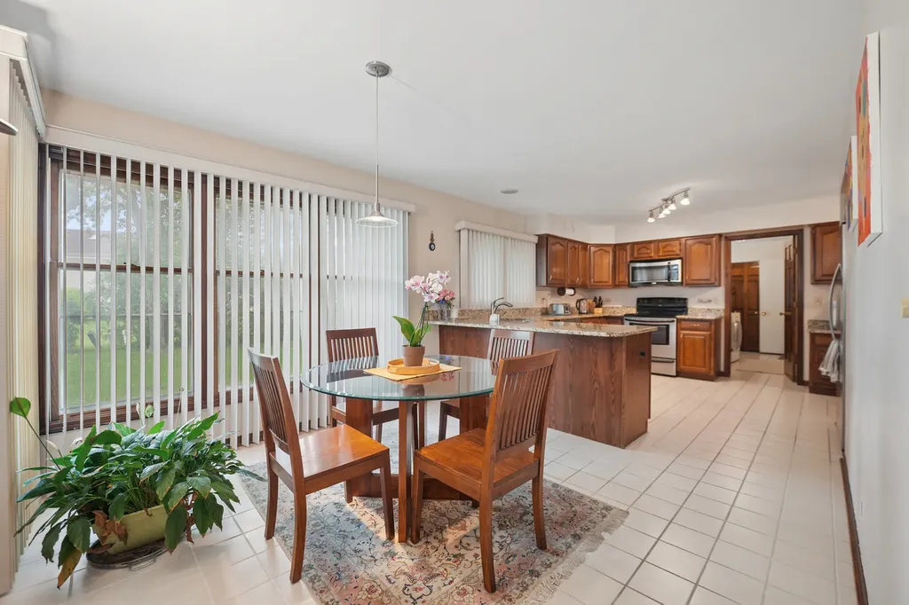 837 Heatherstone Drive Schaumburg IL 60173