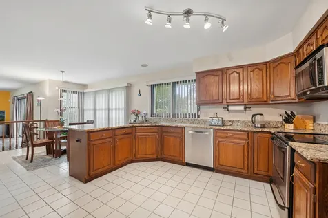 837 Heatherstone Drive Schaumburg IL 60173