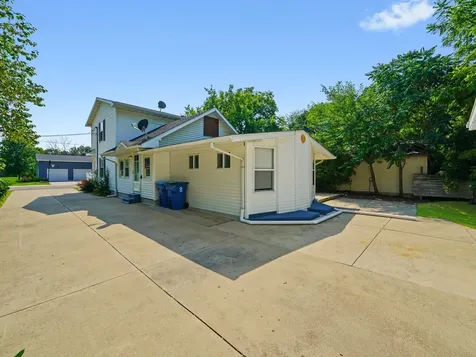 520 West Johnson Street Utica IL 61373