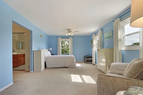 1137 Lockwood Court E Buffalo Grove IL 60089