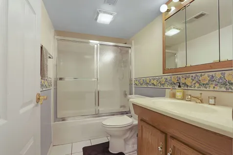 1137 Lockwood Court E Buffalo Grove IL 60089