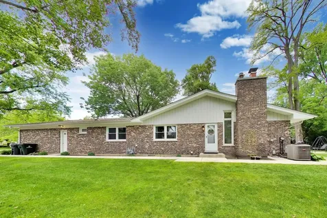 1052 Rolling Pass Glenview IL 60025