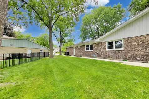 1052 Rolling Pass Glenview IL 60025