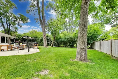 1052 Rolling Pass Glenview IL 60025
