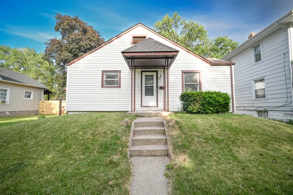 682 South Osborn Avenue Kankakee IL 60901