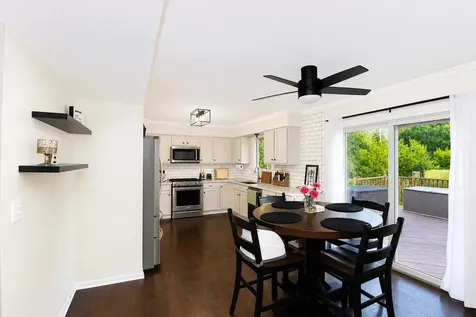 1759 Deerhaven Drive Crystal Lake IL 60014