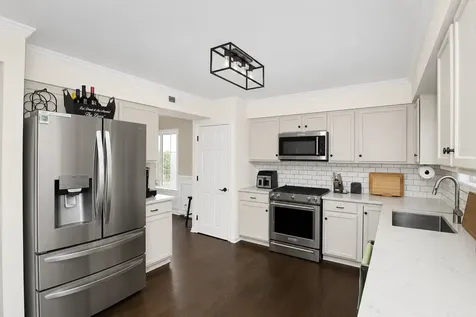 1759 Deerhaven Drive Crystal Lake IL 60014