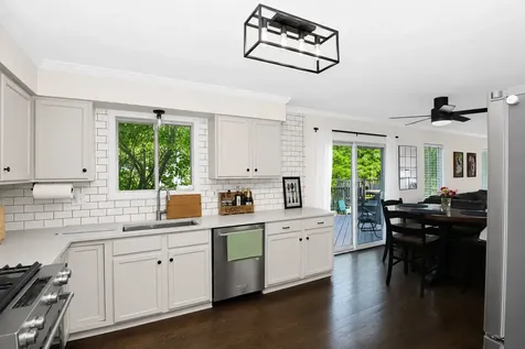 1759 Deerhaven Drive Crystal Lake IL 60014