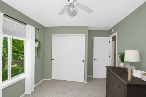 1759 Deerhaven Drive Crystal Lake IL 60014