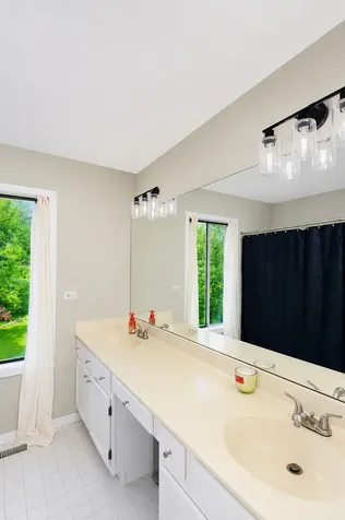 1759 Deerhaven Drive Crystal Lake IL 60014