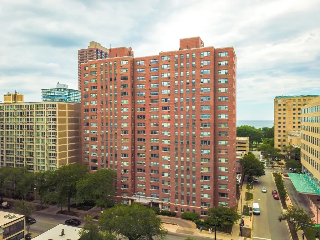 2909 North Sheridan Road Chicago IL 60657