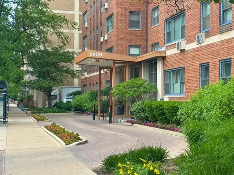 2909 North Sheridan Road Chicago IL 60657