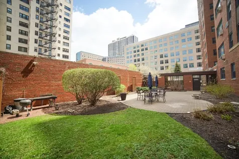 2909 North Sheridan Road Chicago IL 60657