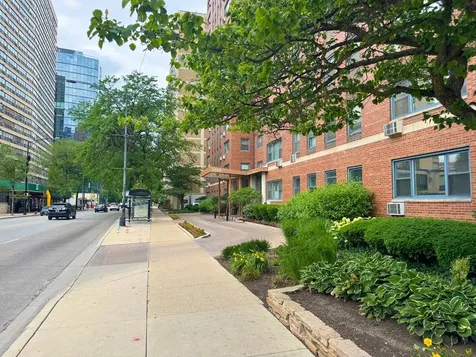 2909 North Sheridan Road Chicago IL 60657