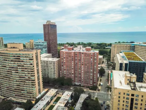 2909 North Sheridan Road Chicago IL 60657