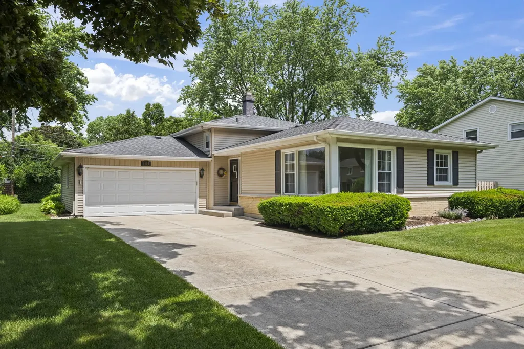 1114 East Dogwood Lane Mount Prospect IL 60056