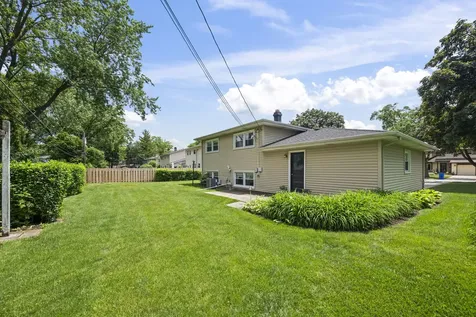 1114 East Dogwood Lane Mount Prospect IL 60056
