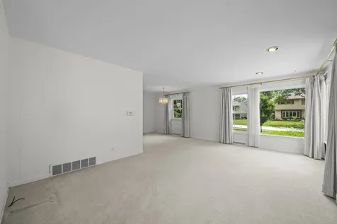 1114 East Dogwood Lane Mount Prospect IL 60056
