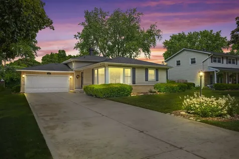 1114 East Dogwood Lane Mount Prospect IL 60056