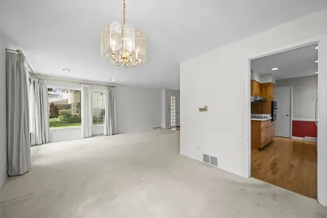 1114 East Dogwood Lane Mount Prospect IL 60056
