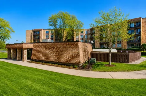1101 South Hunt Club Drive Mount Prospect IL 60056