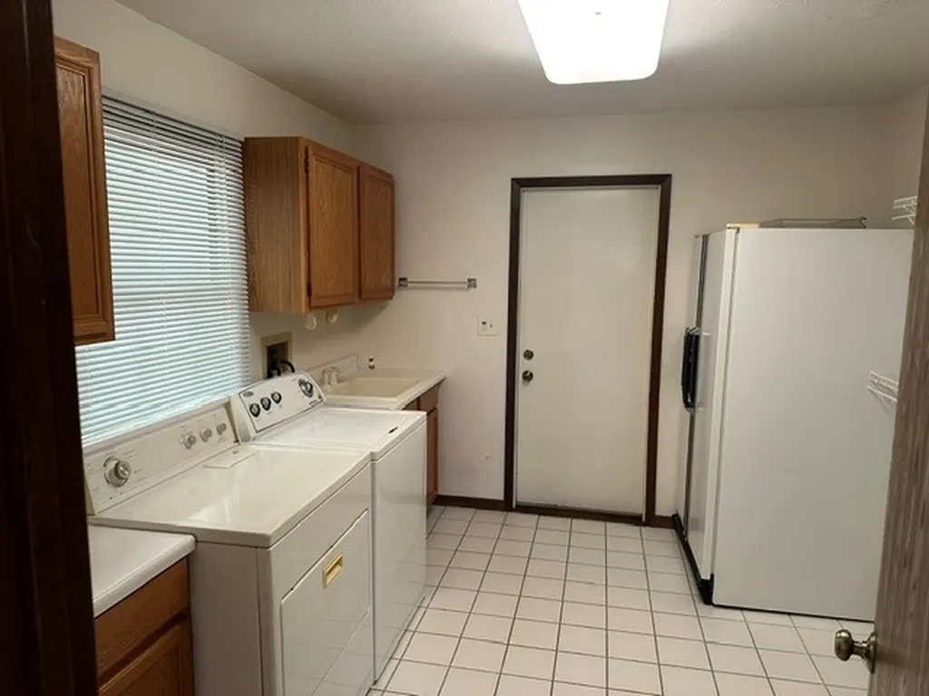 214 South Walnut Lane Schaumburg IL 60193