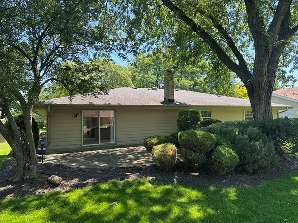 214 South Walnut Lane Schaumburg IL 60193